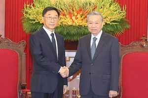苏林总书记、国家主席会见中国广西壮族自治区党委书记。