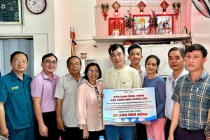 华人破旧房子焕然一新迎国庆