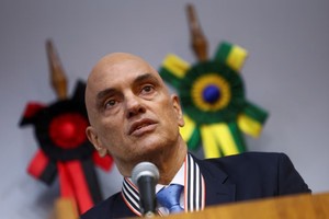 2024年8月30日，巴西最高法院大法官亚历山大·德莫赖斯参加一场活动并讲话。（图：互联网）