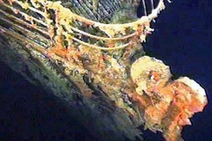 “泰坦尼克”号残骸正在解体