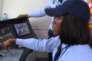 尼日利亚首名女性轻轨列车司机圆梦