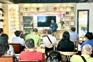 阿尔法书籍公司董事长阮景平向来宾分享了阅读站模式。（图：琼安）