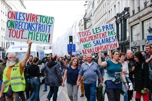 法国各行各业员工举行示威活动要求加薪。（图：互联网）