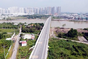 连接隆福坊与隆平坊的隆大桥。（图：越通社）