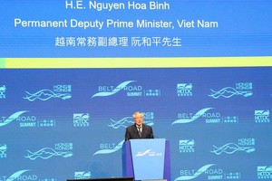 越南政府常务副总理阮和平在论坛上发表讲话。（图：越通社）