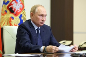 普京称俄应考虑限制战略资源出口