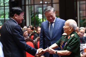 越老关系成为国际团结友谊的象征