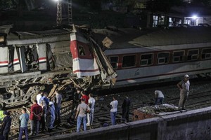 埃及北部发生客运列车相撞事故