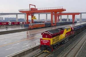 怀化至北部湾的铁海联运首发班列