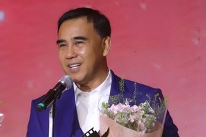 权灵：愿意忽视名气与穷人同行