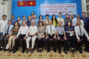 摄影分会发挥华人摄影艺术特色