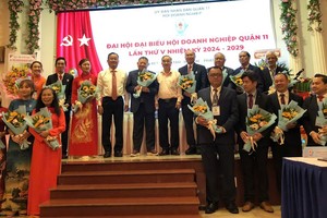 新一届执委会合影。