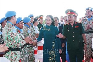 国家副主席武氏映春向维和官兵在出发前致以诚挚问候和美好祝福。