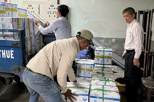 华企向灾区同胞捐建10间温情屋