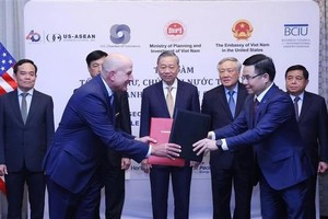 越南油气集团PVN与GE集团关于研究和提供电力、石油和天然气行业软件解决方案的谅解备忘录的签署 （图：越通社）