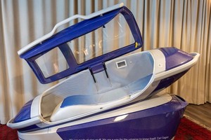 按下按钮后，胶囊内空气中的氧气含量就会在不到30秒的时间内，从21%下降到0.05%。（图：路透社）