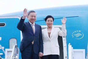 党中央总书记、国家主席苏林偕夫人抵达哈瓦那，开始对古巴进行国事访问。（图：越通社）