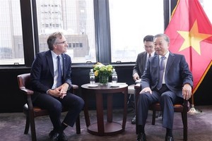 苏林总书记、国家主席会见爱依斯全球电力公司高级副总裁胡安·伊格纳西奥·鲁比奥洛。（图：越通社）