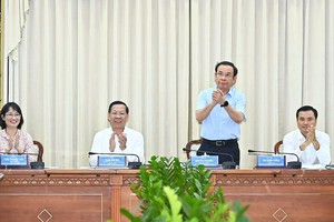 高度集中完成年度计划