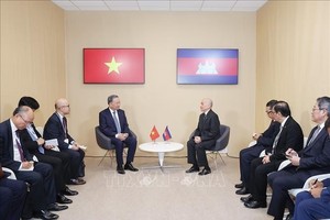 苏林总书记、国家主席会见柬埔寨国王诺罗敦·西哈莫尼。（图：越通社）