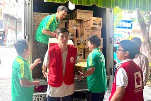 第六郡红十字会接收各单位捐赠物品。