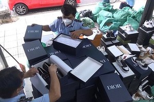 职能力量查获的赝品。（图：市公安报）