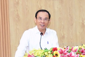 市委书记阮文年在开学典礼上致辞。（图：市党部新闻网）