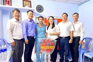 一华人房子修葺竣工“入伙”