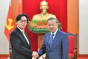 党中央总书记、国家主席接见韩国总统特别顾问