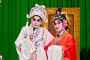 统一粤剧团演戏庆贺华光诞