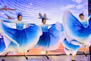 仁建摄影作品欣赏 - 《舞出精彩、跳出风采》