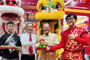 仁义堂龙狮团准备参加国际龙狮公开赛