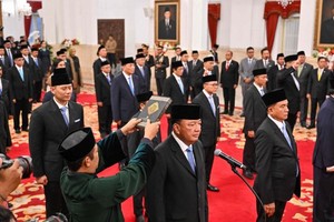 新内阁命名为“红白内阁”，对应国旗颜色。（图：互联网）