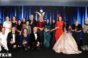 越南国际奖颁奖典礼在伦敦举行