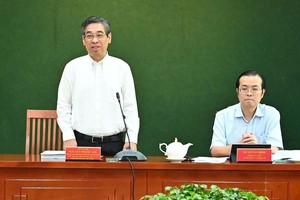 不因为架构而降低参加基层党委人事标准与素质