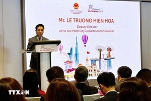 胡志明市旅游局副局长黎张贤和发表讲话。（图：越通社）