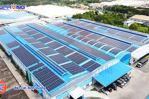 平阳省新渊市工业区某厂房的太阳能发电一隅。