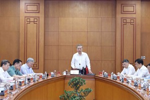 党中央总书记苏林主持党文件小组会议