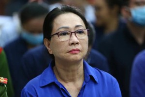 出庭受审的被告张美兰。（图：黄君）