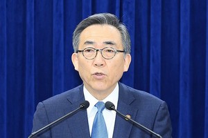 11月12日，在政府首尔办公楼，赵兑烈出席记者会并发言。（图：韩联社）