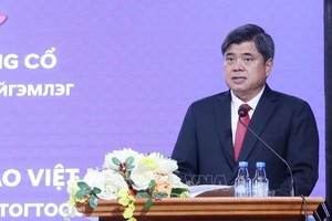 越蒙友好协会主席陈青南在聚会上致辞。（图：越通社）