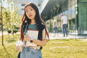 加拿大政府确认，该国面向国际留学生的一系列新规定已生效，包括限制学生校外工作时长；国际留学生更换学习机构前，必须重新申请并获得新留学签证等。（示意图：互联网）