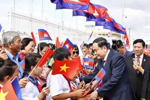 国会主席陈青敏开始对柬埔寨进行正式访问