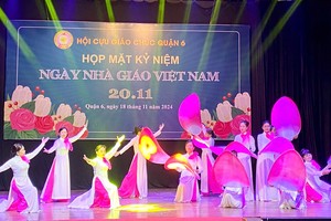  仁建摄影作品欣赏——《舞贺教师节》