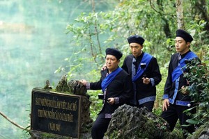 《两天一夜》节目中，艺人在高平省体验探索文化。