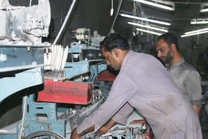 巴基斯坦一家工厂的工人。（图：联合国）