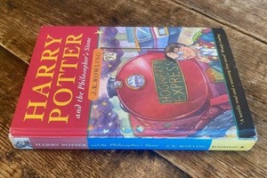 首版《哈利‧波特》以 3.6 万英镑拍卖