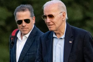 美国总统拜登与其儿子亨特。（图：AP）