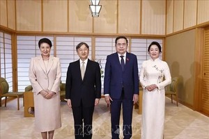 越南国会主席及夫人和日本天皇与皇后合影。（图：越通社）