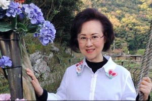 琼瑶家属发文将于本月十一 日举行花葬